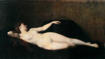 donna sul divano nero